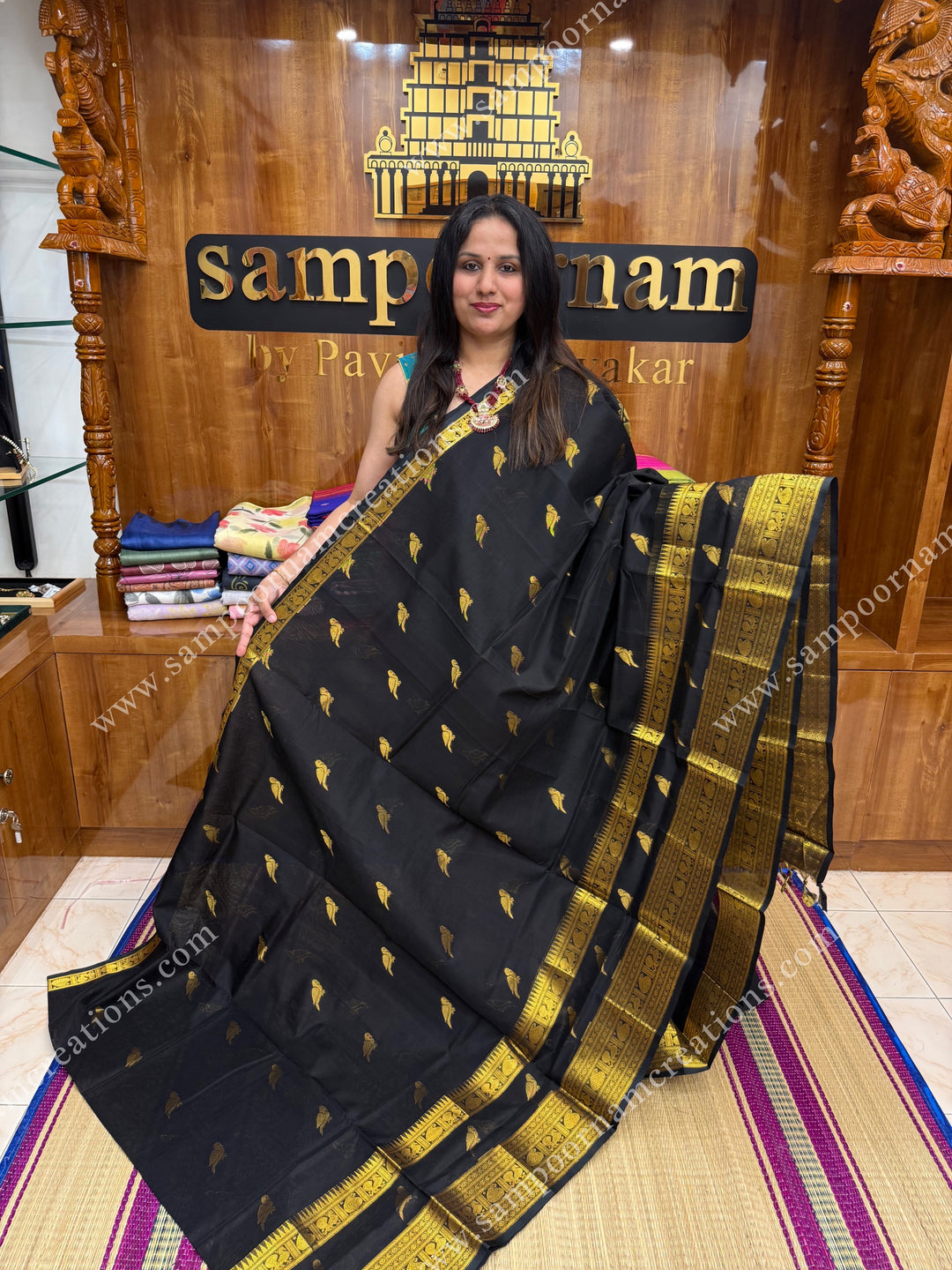 Black  , Zari Parrot motif in the body and  One side big rettapet border , grand Pallu Silk Cotton Saree