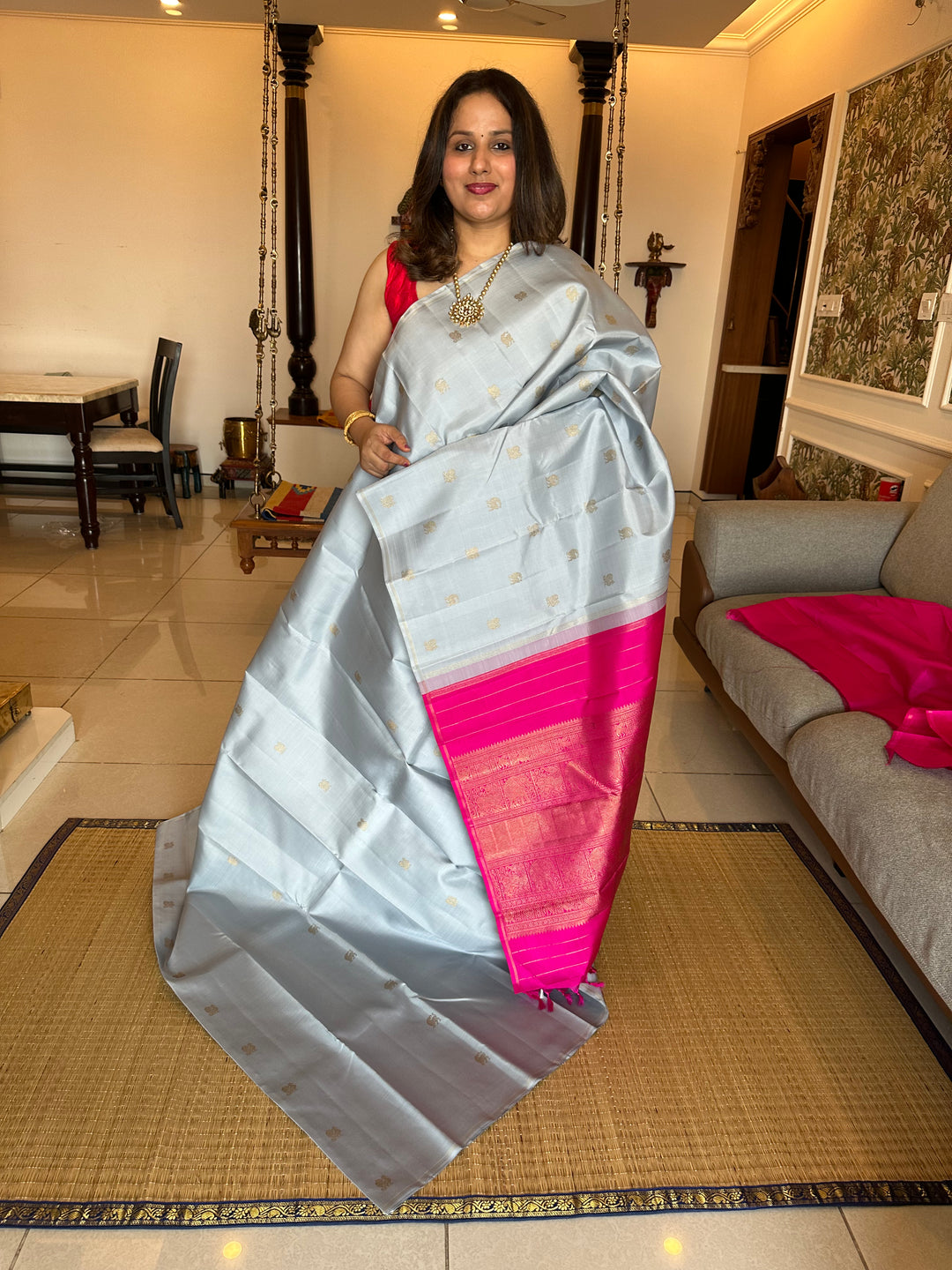 A stunning Cement Grey with Pink Borderless Annam and Yazhi Zari Motif , Rich Pallu - Pure silk Pure Zari Kanjivaram Silk Saree