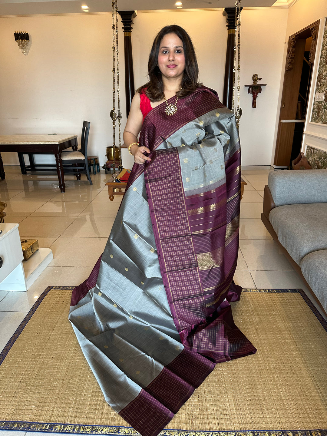 A Traditional Classic Grey with Araku Border Zari Checks Kanjivaram Silk Saree-Annam and Chakram Zari Motif in the body.Pure Zari/ Pure Silk