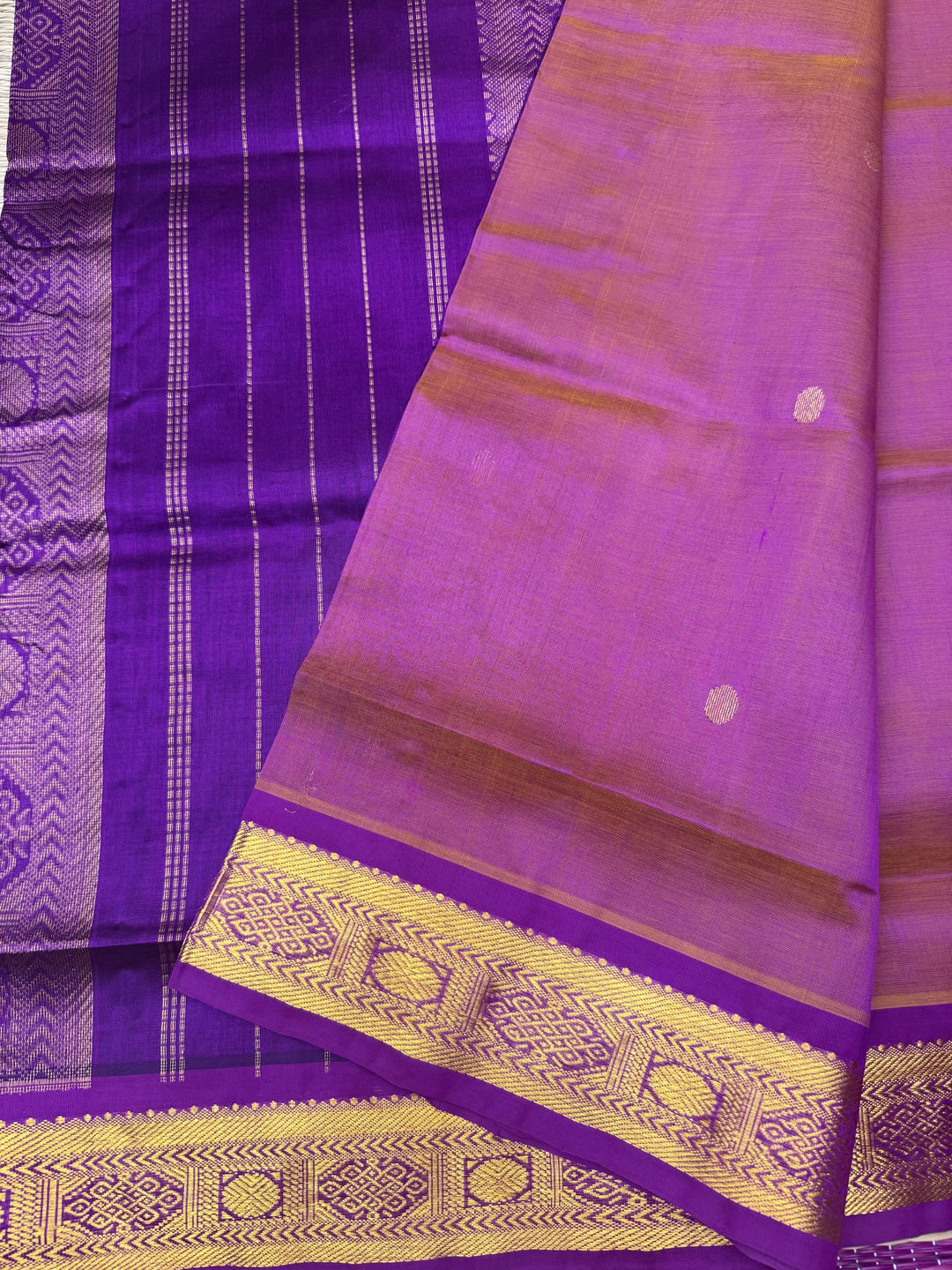 Double Shaded Mauve with Purple  ,  Rich  Zari Butta in the body , traditional borders and Rich Pallu Pure Silk Cotton Saree