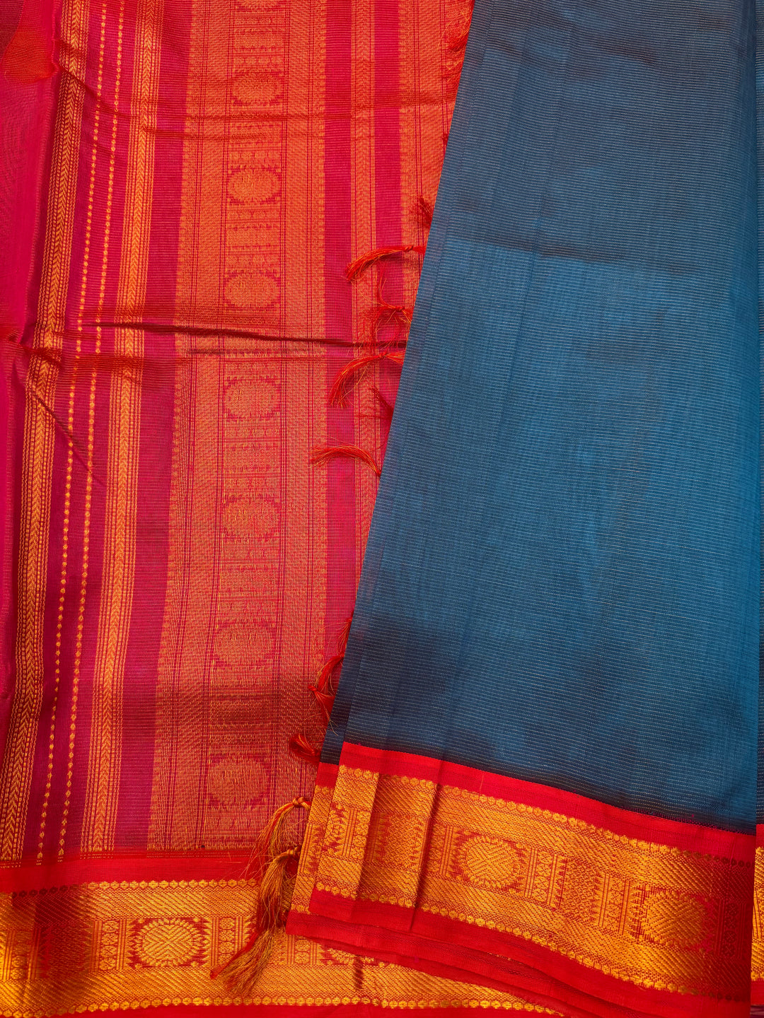 Cooper Sulphate Blue with Pink , Vairaoosi Zari Lines  in the body  , Traditional border and Rich Pallu , 10 Yards  Pure Silk Cotton Saree