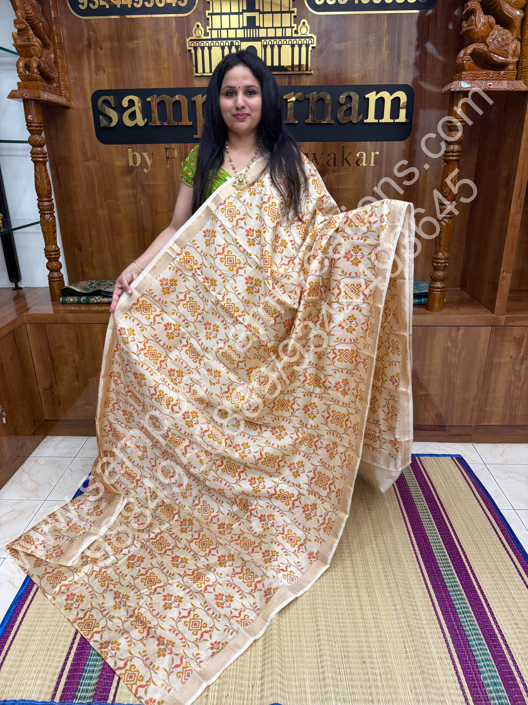 Offwhite , Floral Prints in the body , tissue Pallu and Printed Blouse Semi Tussar Saree