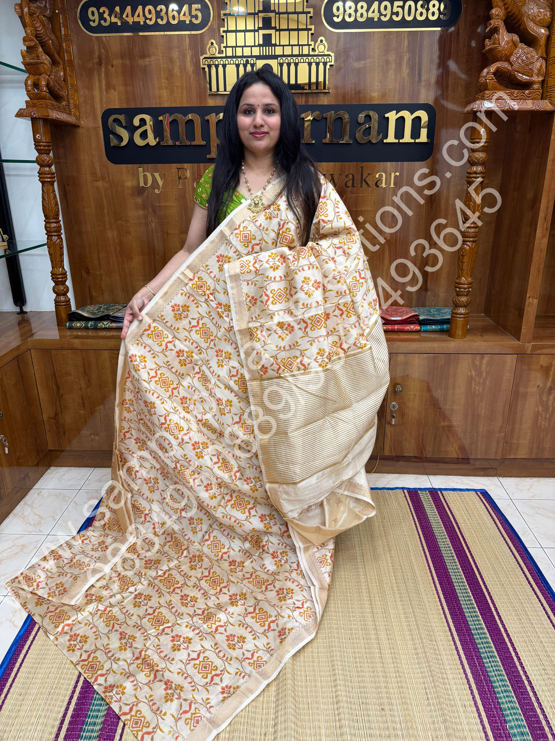Offwhite , Floral Prints in the body , tissue Pallu and Printed Blouse Semi Tussar Saree