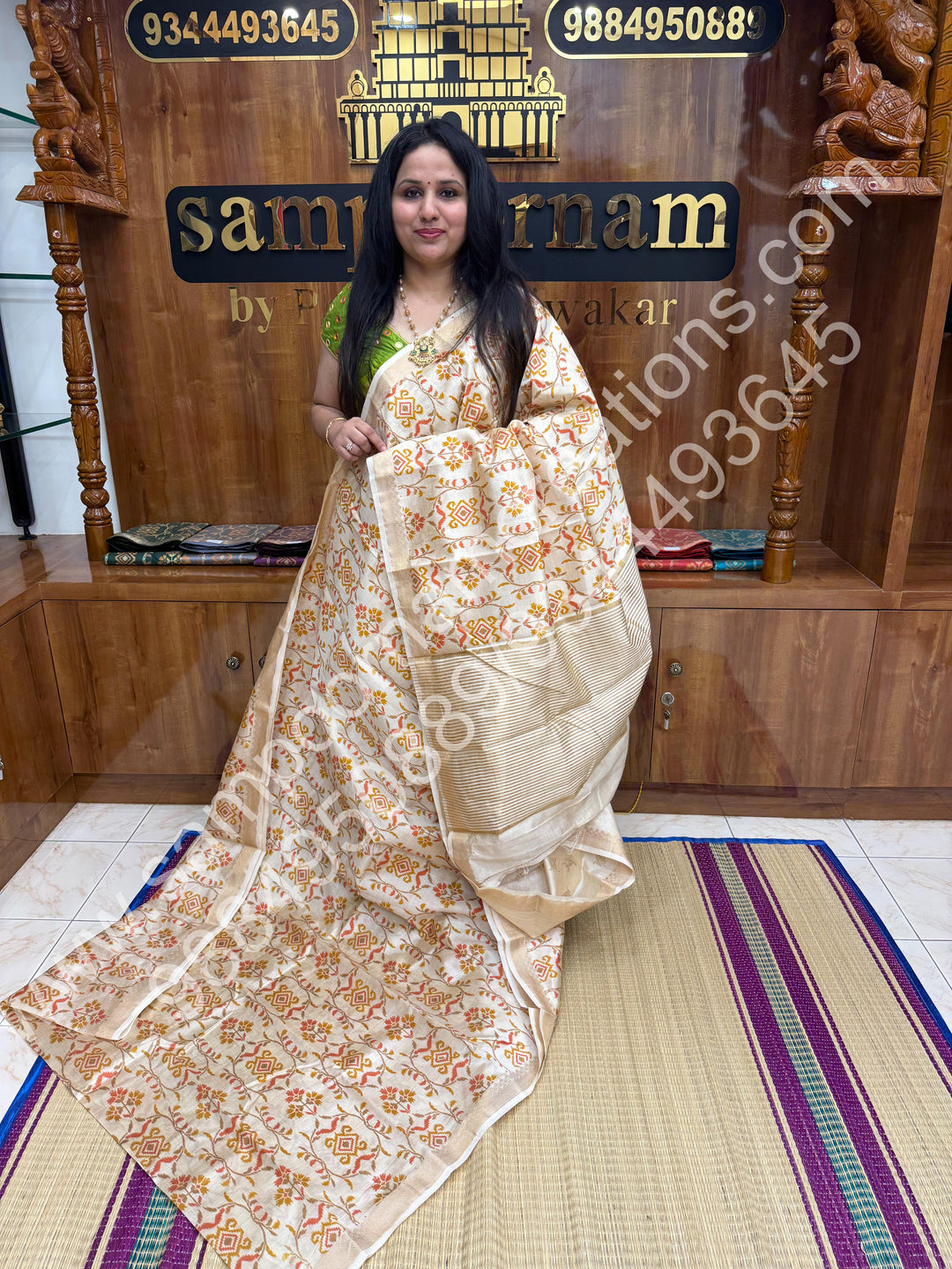 Offwhite , Floral Prints in the body , tissue Pallu and Printed Blouse Semi Tussar Saree