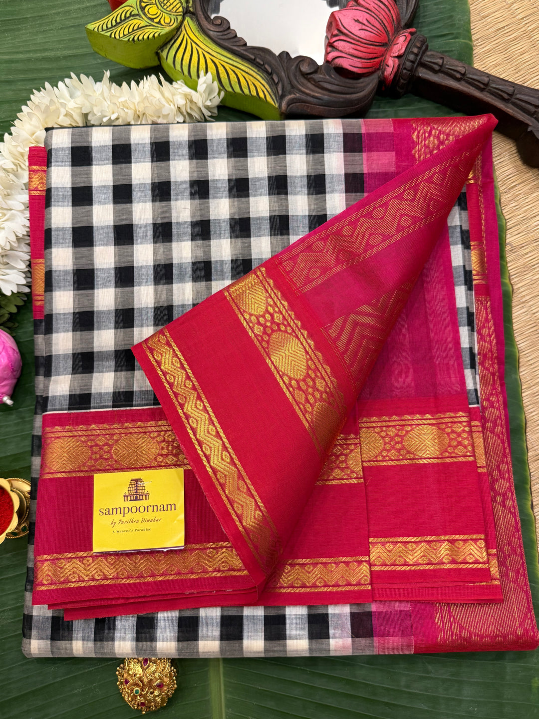 Black and White colour  checks with Pink , rettapet border and traditional rich Pallu Korvai Silk Cotton Saree